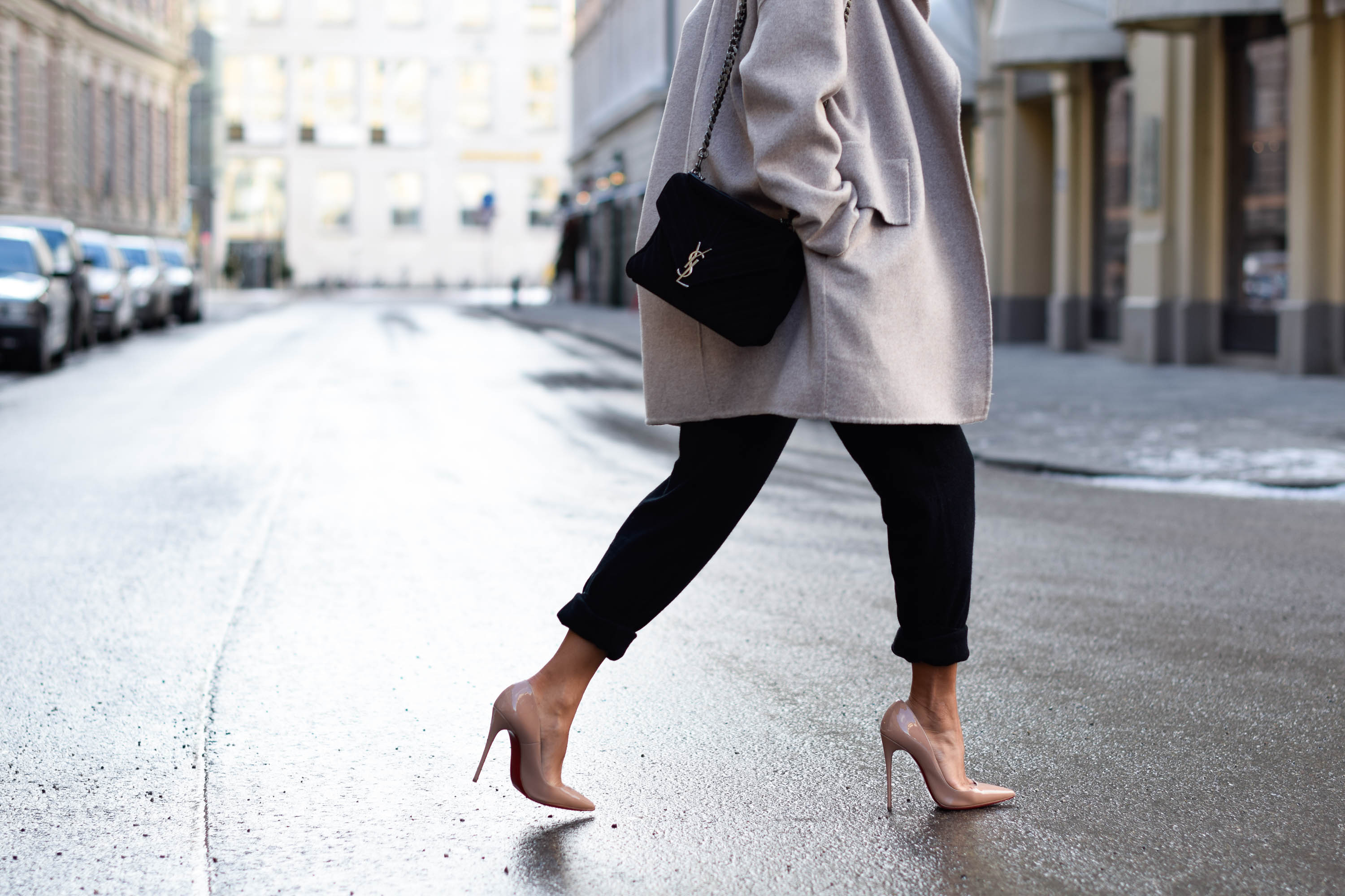 theclassycloud-beige-cashmere-coat-ysl-bag-louboutin-heels (2 von 4)