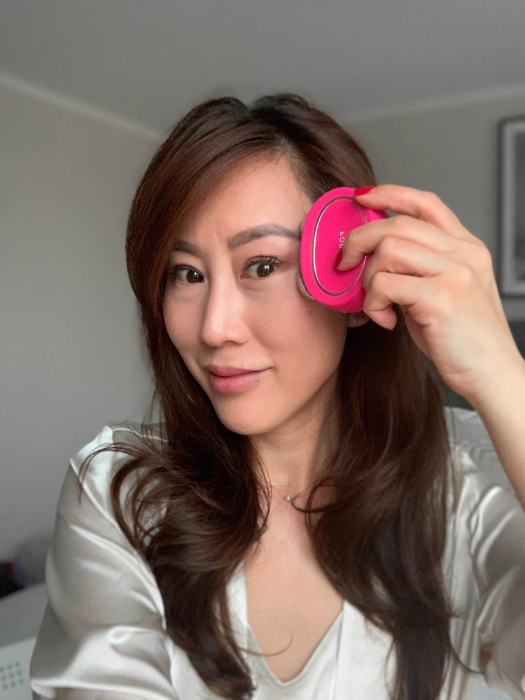 Why the FOREO BEAR Microcurrent Device Is the Next Best Thing to a Facial, Review & Photos